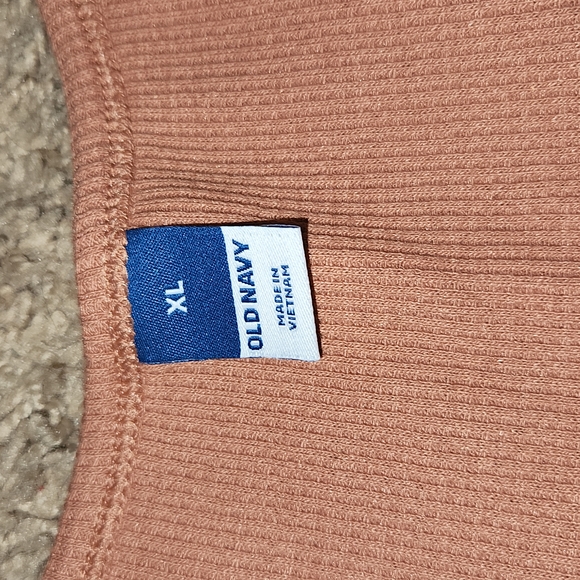 Bundle of 2 Old Navy XL Tank Tops - Picture 6 of 10